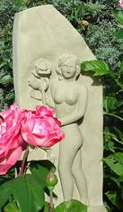 Frauenakt für den Garten, grüner Vogesen Buntsandstein, Eigenentwurf / Kategorie Kunst