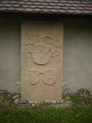 Epitaph, Heraldik, gelber Buntsandstein